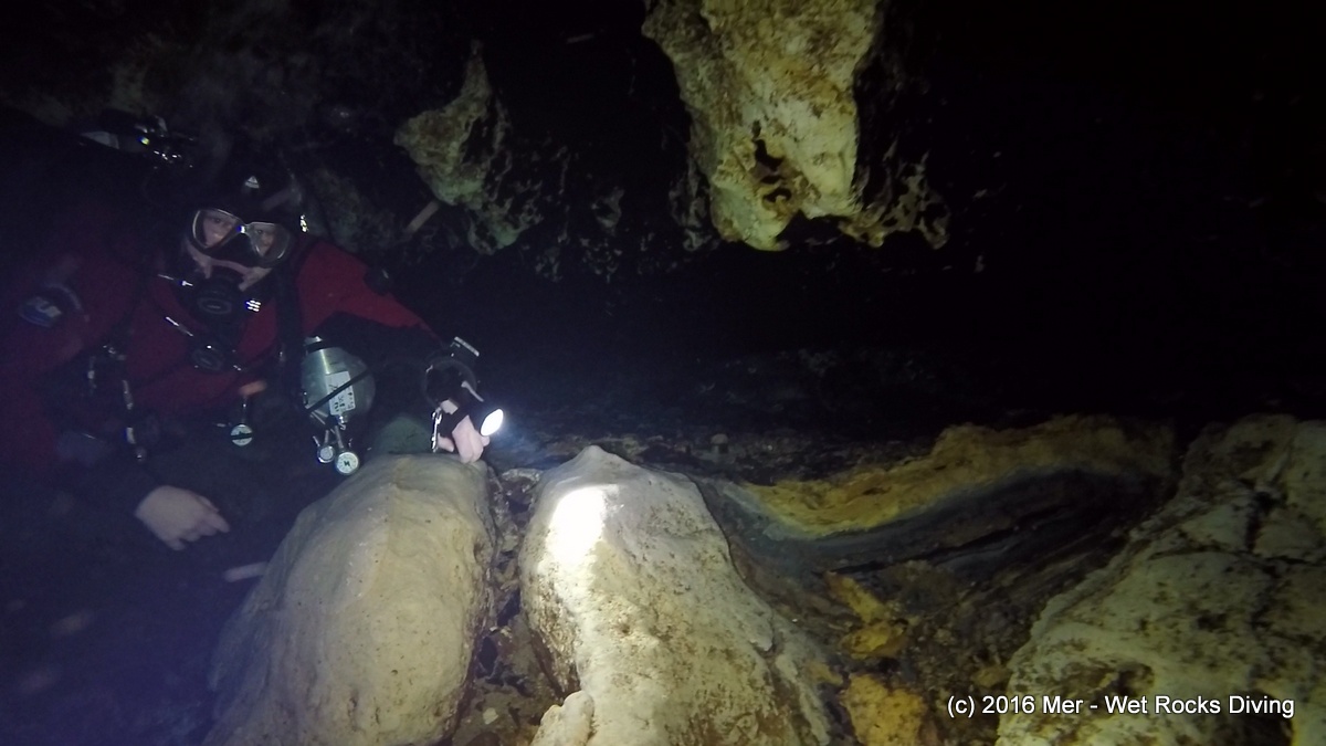 Annika in Devil's Cave System at Ginnie Springs, at Mer's favorite clay bank